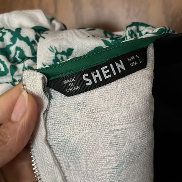 Puffy sleeved crop top - Picture 7 of 7